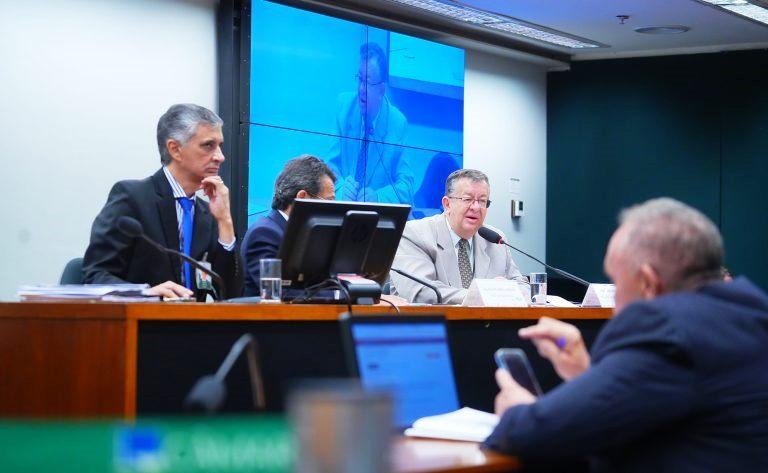 PROJETO ISENTA IMPOSTO DE RENDA E PREVIDÊNCIA PARA MAIORES DE 75 ANOS