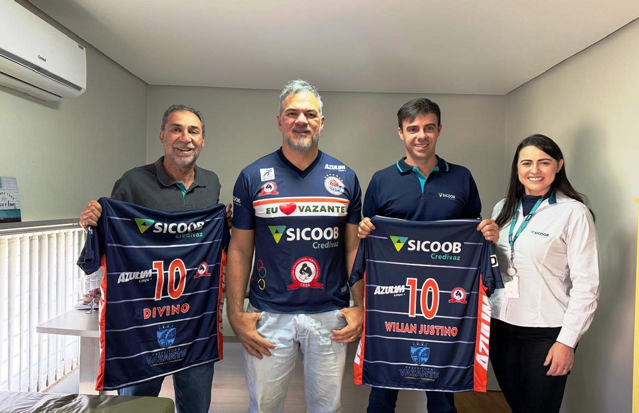 REPRESENTANTE DA ACV EXPRESSA RECONHECIMENTO AO SICOOB CREDIVAZ PELO APOIO AO ESPORTE EM VAZANTE