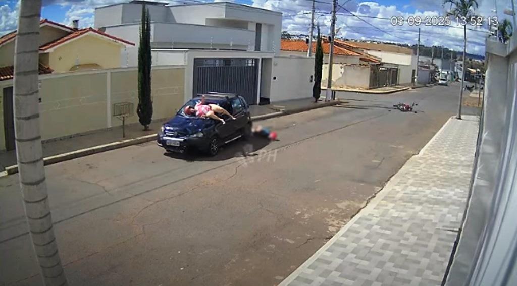 CASAL DE IDOSOS É VÍTIMA DE COLISÃO VIOLENTA ENVOLVENDO CARRO E MOTO EM PATOS DE MINAS