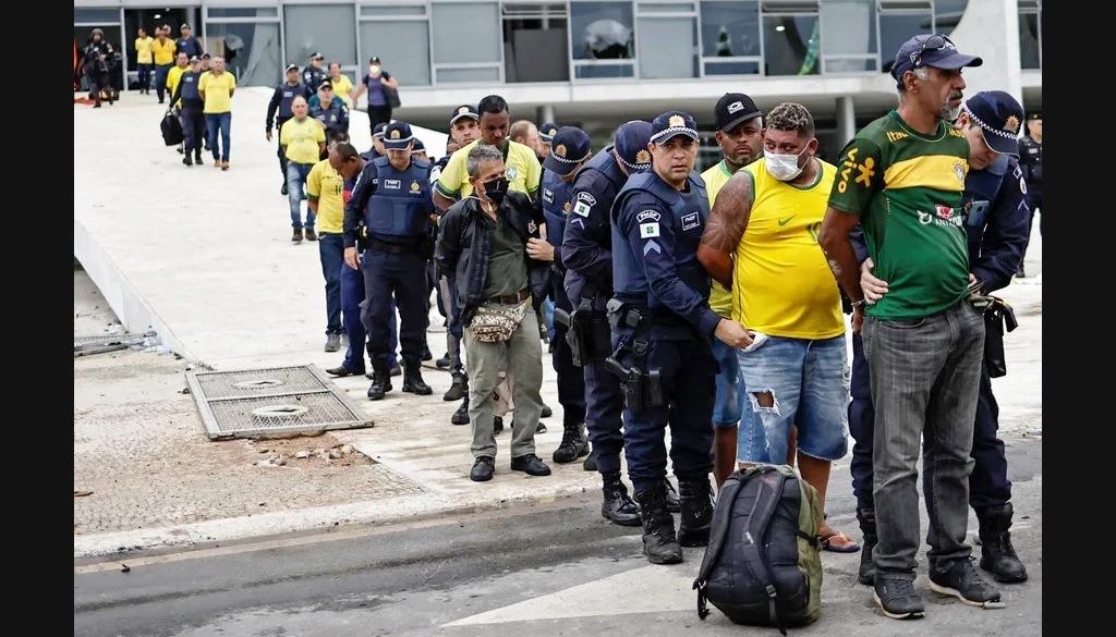CÚPULA DO SENADO ARTICULA TEXTO ALTERNATIVO AO PROJETO DA ANISTIA QUE NÃO INCLUI BOLSONARO E ALIADOS