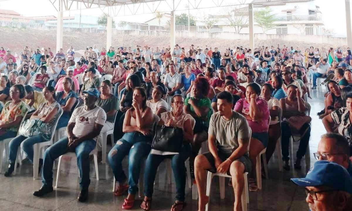 FAMÍLIAS SÃO ORIENTADAS SOBRE SELEÇÃO DO PROGRAMA MINHA CASA, MINHA VIDA EM VAZANTE