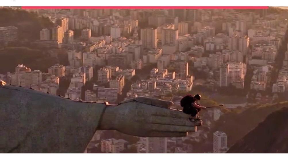 HOMEM INVADE O CRISTO REDENTOR E FAZ SALTO IRREGULAR DE PARAQUEDAS NO RIO DE JANEIRO