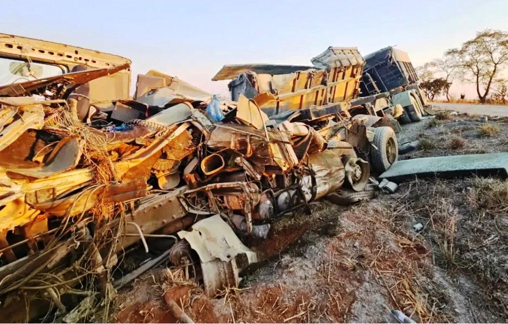 MOTORISTA MORRE EM ACIDENTE ENVOLVENDO DUAS CARRETAS EM PRESIDENTE OLEGÁRIO