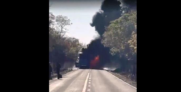 ÔNIBUS DE TIME DE FUTEBOL DE PARACATU PEGA FOGO AO RETORNAR DE JOGO EM MINAS NOVAS