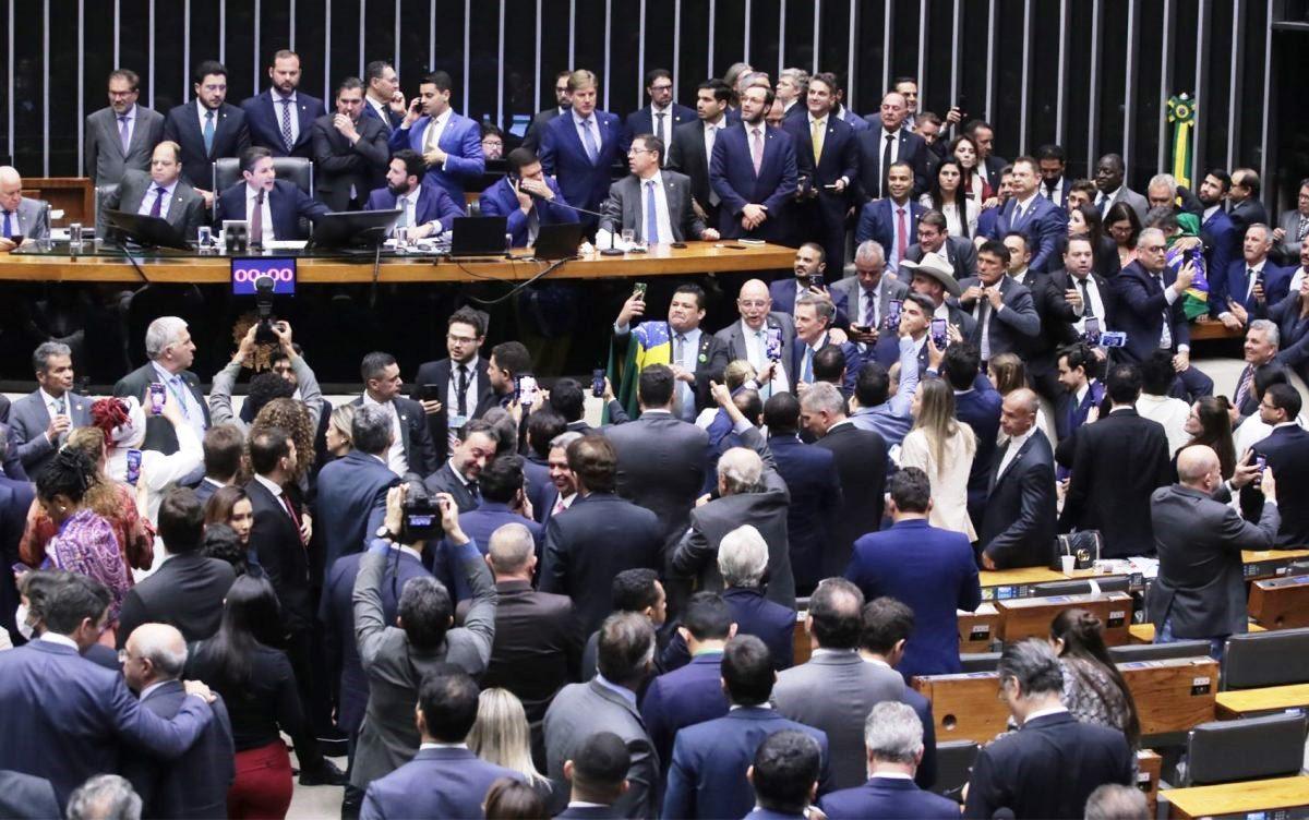 PEC DA BLINDAGEM TEM 83% DE MENÇÕES NEGATIVAS NAS REDES SOCIAIS