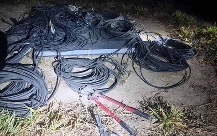 QUADRILHA É PRESA EM FLAGRANTE DURANTE FURTO DE CABOS EM LAGOA GRANDE