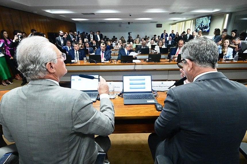 SENADO APROVA PROJETO QUE ISENTA IMPOSTO DE RENDA PARA QUEM GANHA ATÉ R$ 5 MIL POR MÊS