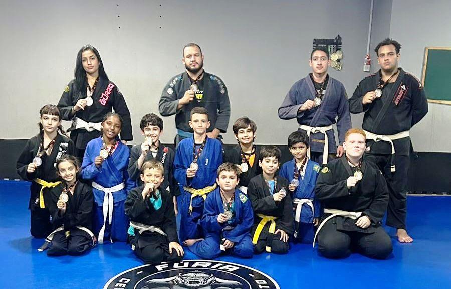 ATLETAS DE VAZANTE CONQUISTAM 24 MEDALHAS COMPETINDO EM PARACATU E UBERLÂNDIA