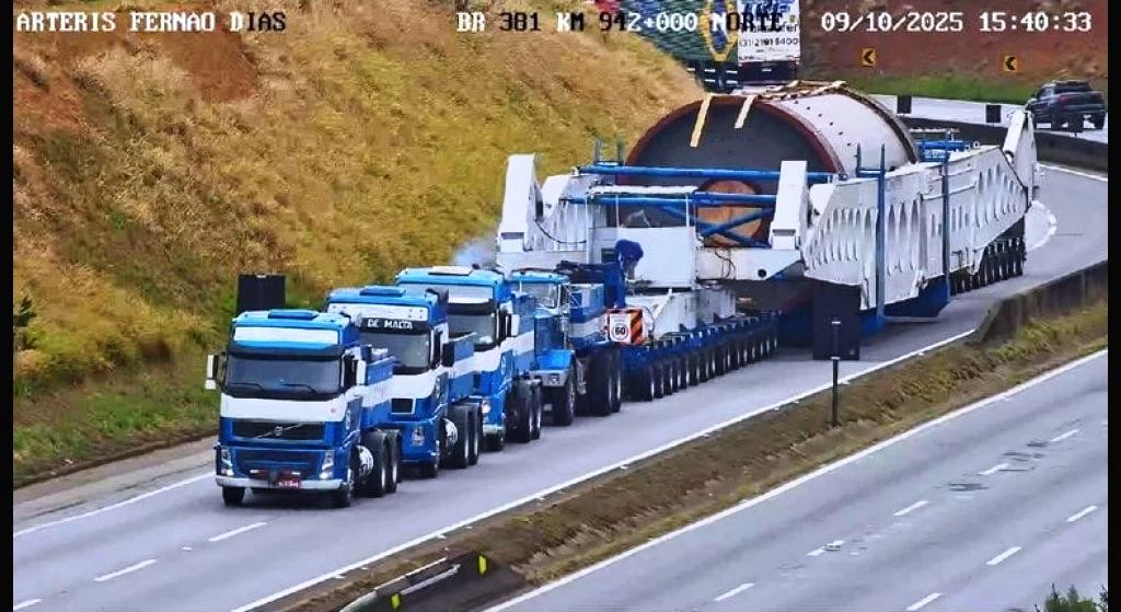 CARRETA TRANSPORTANDO CARGA DE 850 TONELADAS DEVE CHEGAR AO DESTINO EM 2026