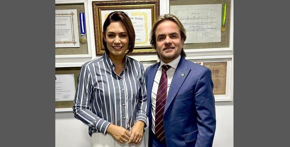 FAVORITO AO SENADO POR MINAS SE ENCONTRA COM MICHELLE BOLSONARO EM MEIO A MOVIMENTAÇÕES DO PL