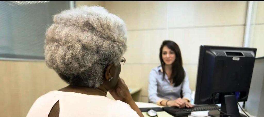 PROJETO DE LEI PROÍBE BANCOS DE NEGAR EMPRÉSTIMOS A IDOSOS POR IDADE OU CONDIÇÃO DE SAÚDE