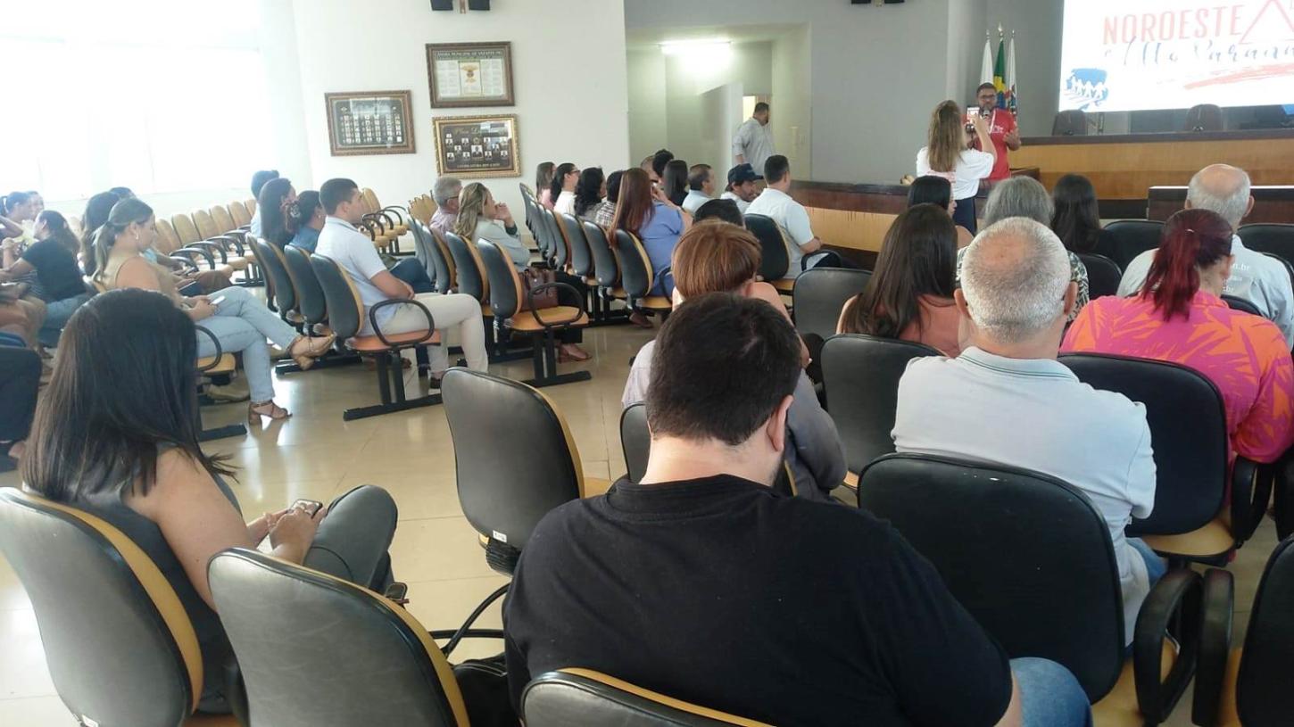 ENCONTRO REÚNE PREFEITOS, SECRETÁRIOS E GESTORES DE TURISMO EM VAZANTE