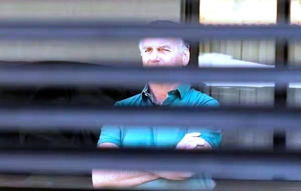 EX-PRESIDENTE BOLSONARO COMPLETA 100 DIAS DE PRISÃO DOMICILIAR