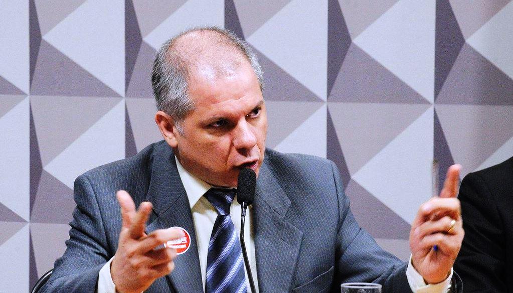 EX-PRESIDENTE DO INSS É PRESO EM OPERAÇÃO DA POLÍCIA FEDERAL