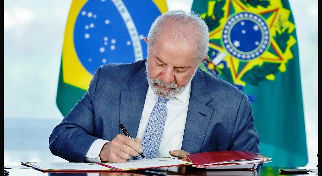 LULA SANCIONA LEI QUE ISENTA IMPOSTO DE RENDA PARA QUEM GANHA ATÉ R$ 5 MIL