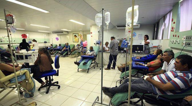 PROJETO DE LEI PERMITE FALTA AO TRABALHO PARA ACOMPANHAR CÔNJUGE EM TRATAMENTO DE CÂNCER