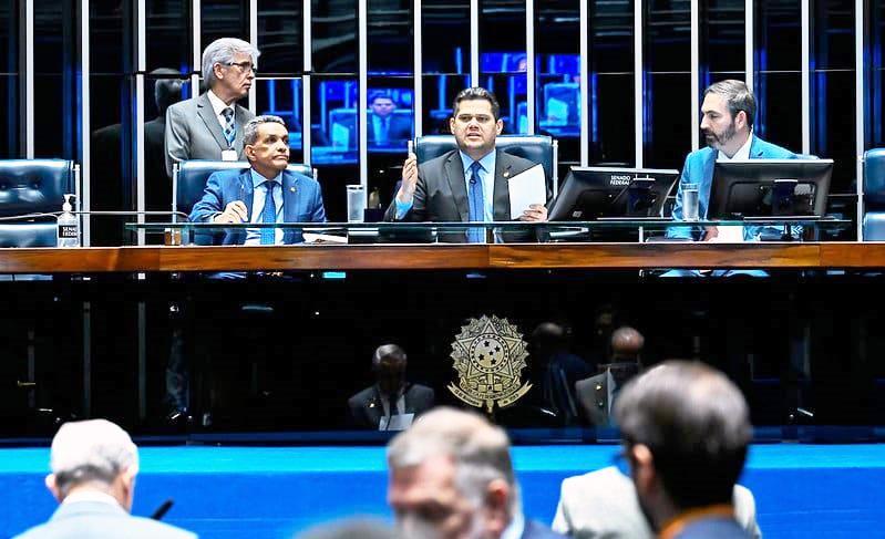 SENADO APROVA ISENÇÃO DO IMPOSTO DE RENDA PARA QUEM GANHA ATÉ R$ 5 MIL