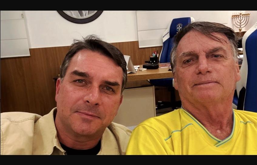 BOLSONARO INDICA FILHO COMO CANDIDATO A PRESIDENTE NAS ELEIÇÕES DE 2026