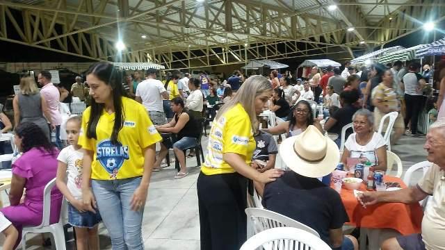 FEIRANTES COMEMORAM INAUGURAÇÃO DO CENTRO MUNICIPAL DE EVENTOS DE VAZANTE