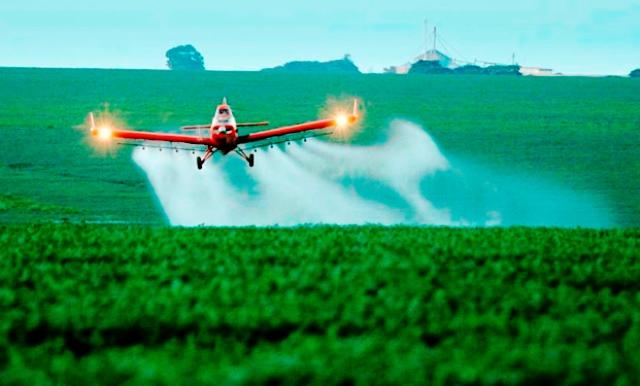 AVIÃO UTILIZADO PARA PULVERIZAÇÃO DE LAVOURA DESAPARECE EM VAZANTE