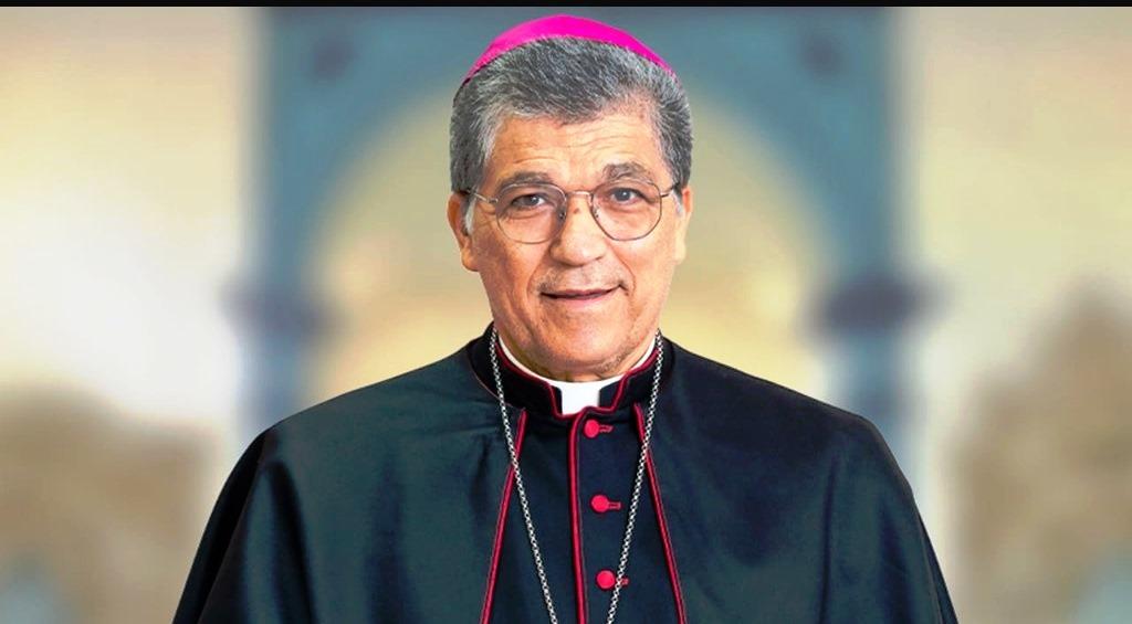 BISPO DIOCESANO DE PARACATU PASSA MAL DURANTE MISSA E É LEVADO PARA O HOSPITAL