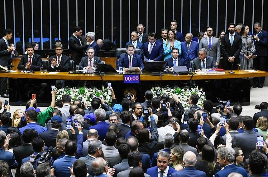 PEC DA REDUÇÃO DA JORNADA DE TRABALHO ESTÁ PRONTA PARA DELIBERAÇÃO NO SENADO