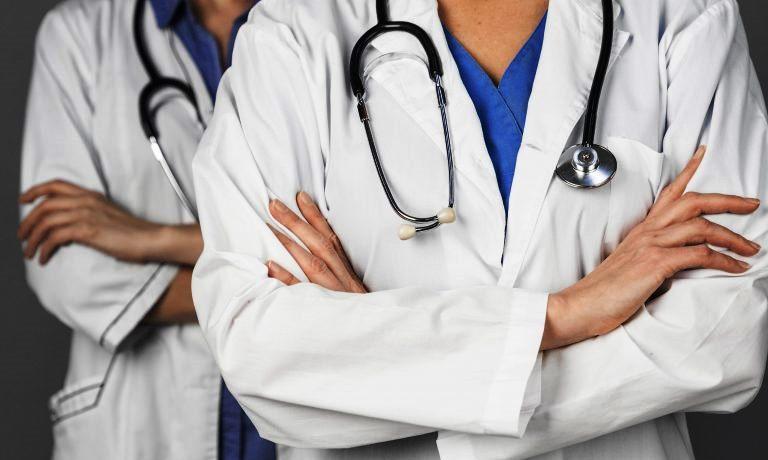 TRÊS EM CADA 10 FORMADOS EM MEDICINA SÃO DE FACULDADES COM DESEMPENHO ‘INSATISFATÓRIO’