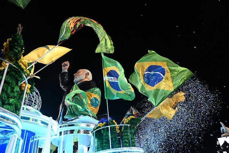 ESCOLA DE SAMBA QUE HOMENAGEOU LULA É ÚLTIMA COLOCADA NO CARNAVAL DO RIO DE JANEIRO