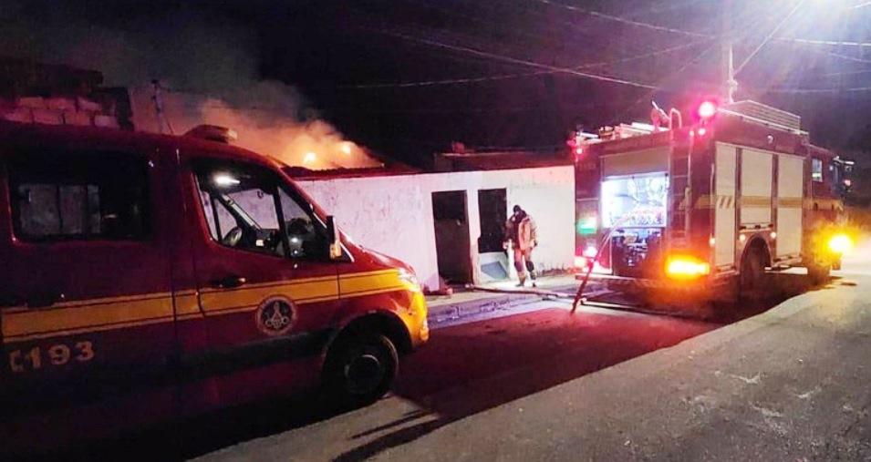 INCÊNDIO DESTRÓI RESIDÊNCIA DE MULHERES SUSPEITAS DE ASSASSINATO EM PATOS DE MINAS