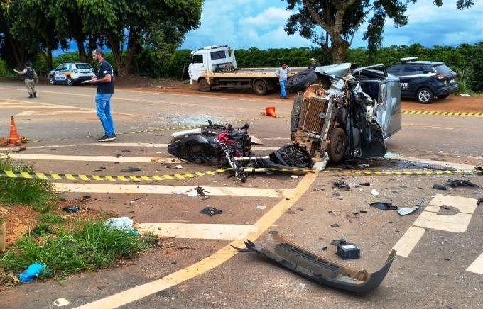 MOTOCICLISTA PERDE O BRAÇO EM COLISÃO FRONTAL COM CARRO EM PATOS DE MINAS