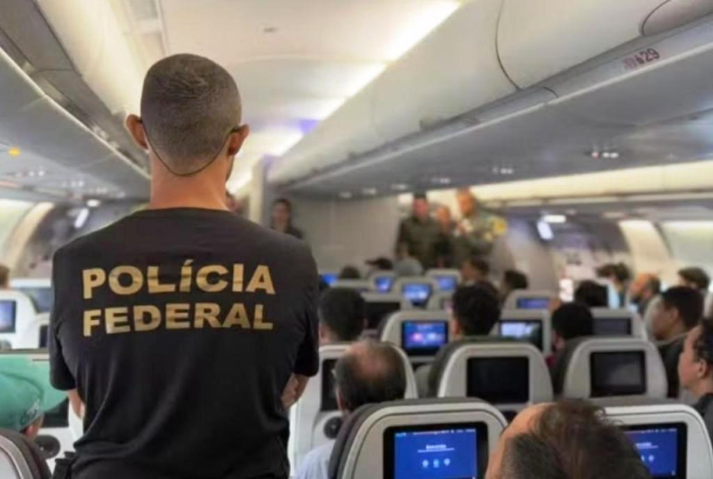 NOVO GRUPO DE BRASILEIROS DEPORTADOS DOS EUA DESEMBARCOU EM MINAS GERAIS