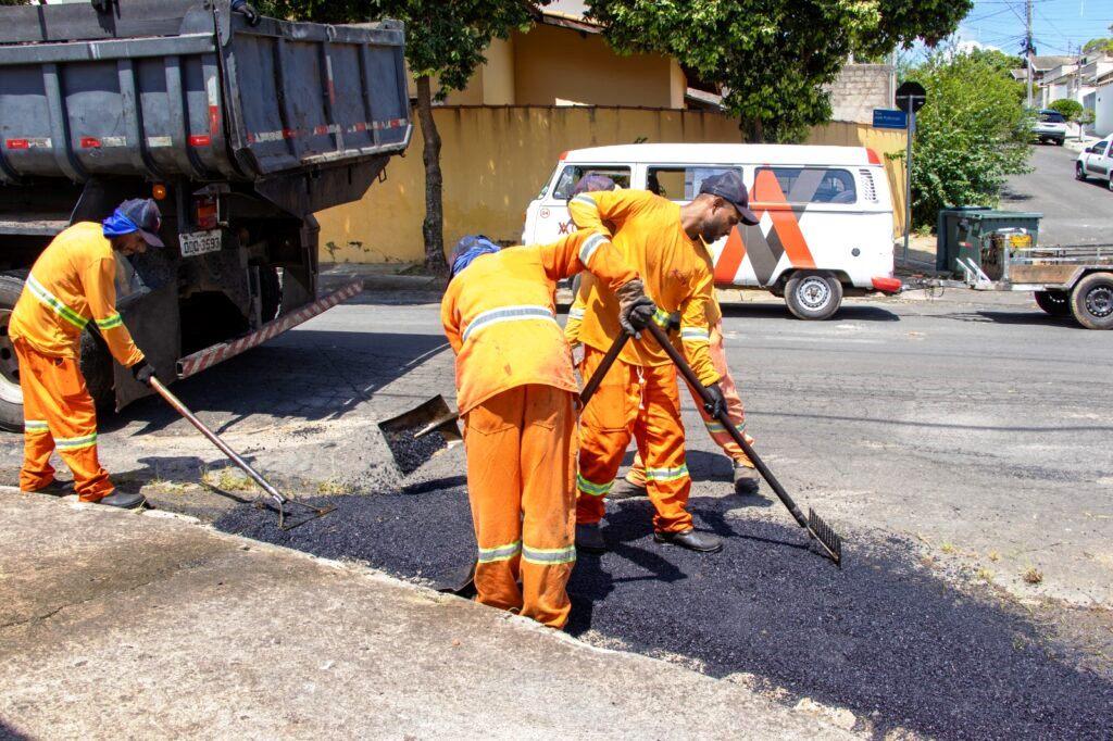 PREFEITURA DE VAZANTE PROGRAMA OPERAÇÃO TAPA-BURACO EM PONTOS JÁ MAPEADOS NA CIDADE