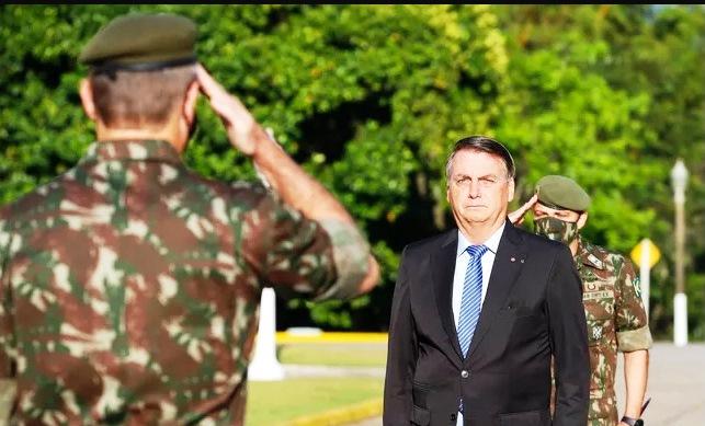 DEFESA DE BOLSONARO PEDE ARQUIVAMENTO DE AÇÃO QUE PODE EXPULSÁ-LO DO EXÉRCITO