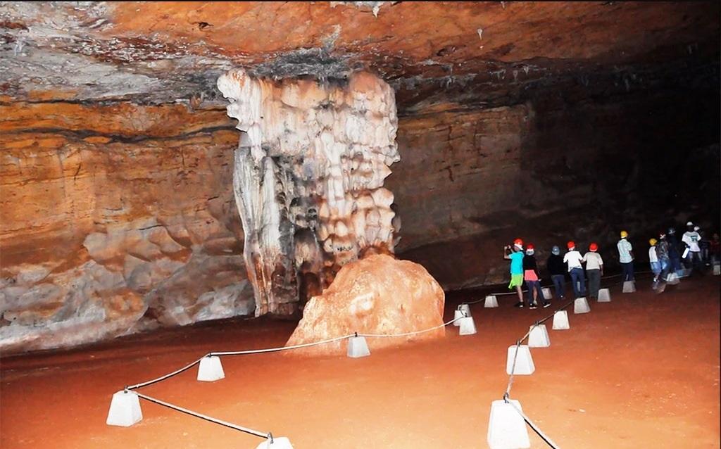 GERENTE DO IEF/VAZANTE ANUNCIA NOVOS INVESTIMENTOS EM MELHORIAS NA ÁREA DA GRUTA LAPA NOVA
