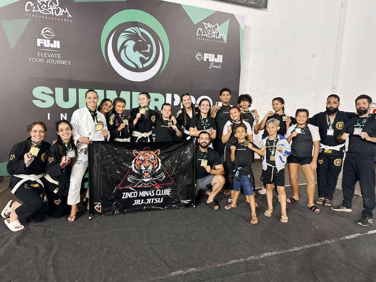 LUTADORES DE VAZANTE CONQUISTAM 25 MEDALHAS EM TORNEIO DE JIU-JITSU EM BRASÍLIA