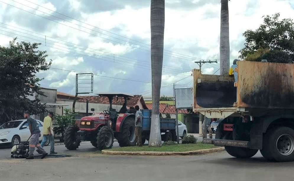 PREFEITURA INICIA OPERAÇÃO TAPA-BURACOS PARA RECUPERAÇÃO DE VIAS DANIFICADAS PELAS CHUVAS EM VAZANTE