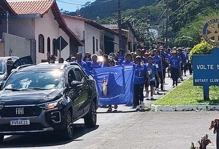 GRUPO DE ROMEIROS COMPLETA A 17ª CAMINHADA DA FÉ DE PARACATU A VAZANTE