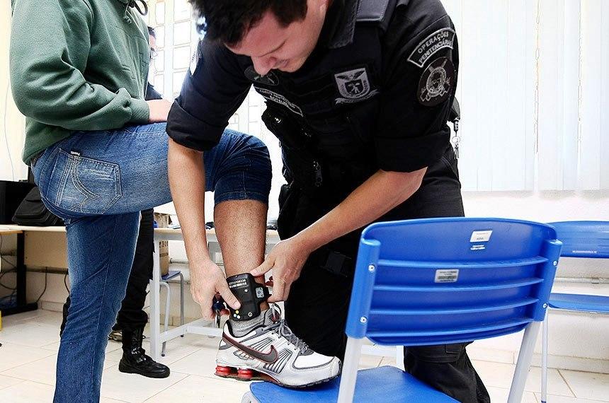 NOVA LEI IMPÕE USO IMEDIATO DE TORNOZELEIRA ELETRÔNICA PARA AGRESSORES DE MULHERES