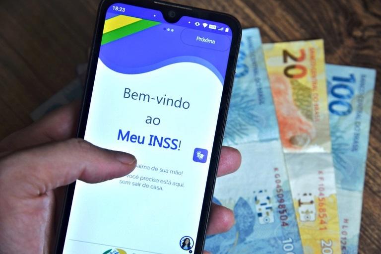 SEGURADOS DO INSS JÁ PODEM CONSULTAR PRÉVIA DOS VALORES DO 13º SALÁRIO