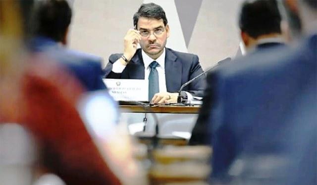 SENADORES REJEITAM ADVOGADO INDICADO PELO PRESIDENTE LULA PARA O STF