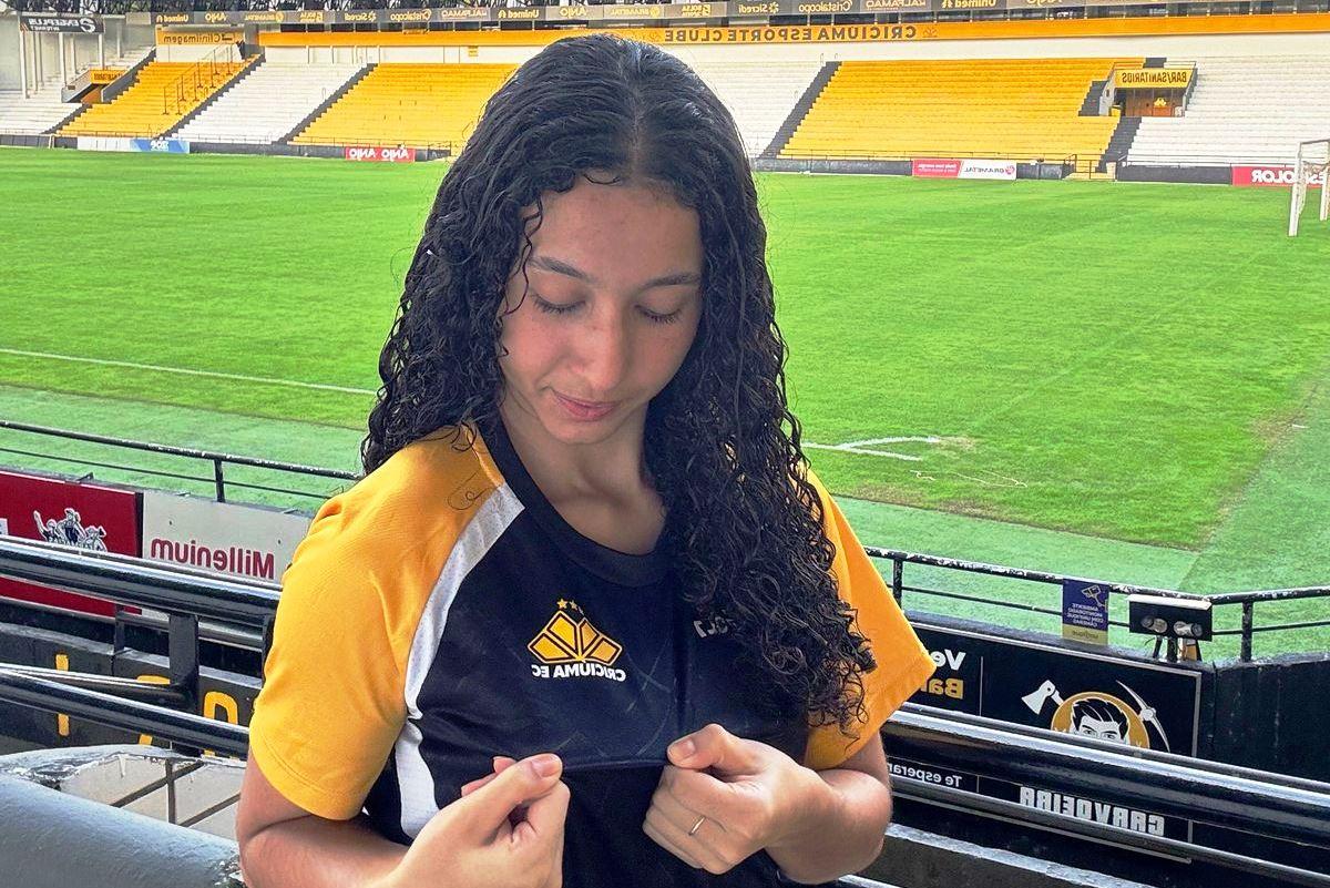 ADOLESCENTE DE VAZANTE É CONTRATADA PELA EQUIPE DE FUTEBOL FEMININO DO CRICIÚMA