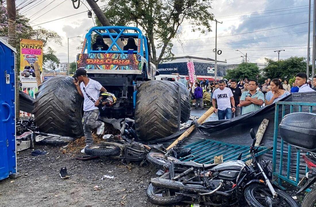 'MONSTER TRUCK' ATROPELA PÚBLICO E MATA TRÊS PESSOAS DURANTE SHOW NA COLÔMBIA