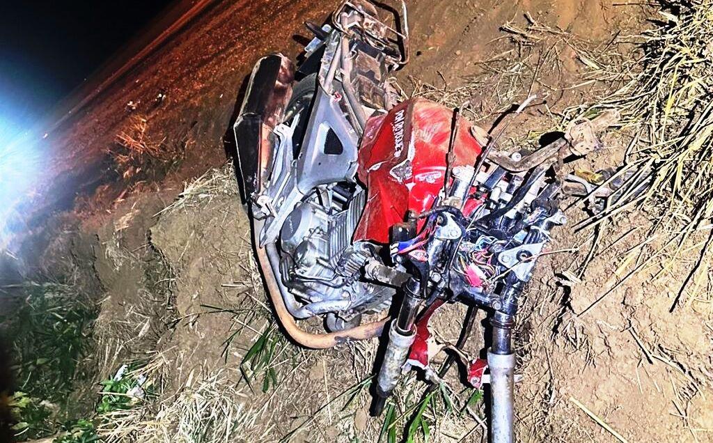 BATIDA DURANTE ULTRAPASSAGEM ARRANCA FRENTE DE MOTO E MATA CONDUTOR NA MG-354