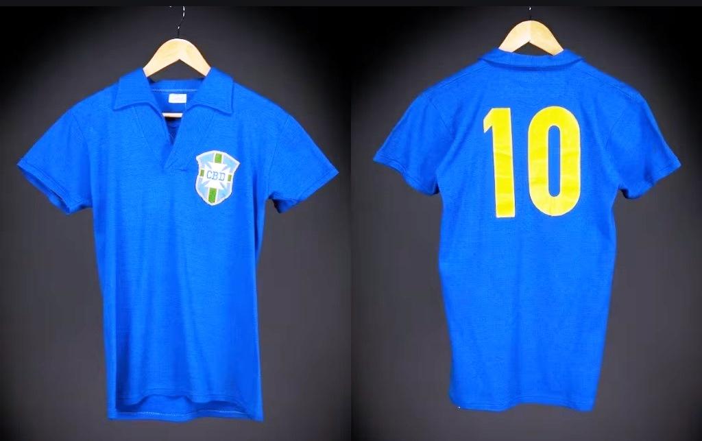 CAMISA USADA POR PELÉ NA COPA DE 1958 VAI A LEILÃO COM VALOR ESTIMADO EM R$ 30 MILHÕES