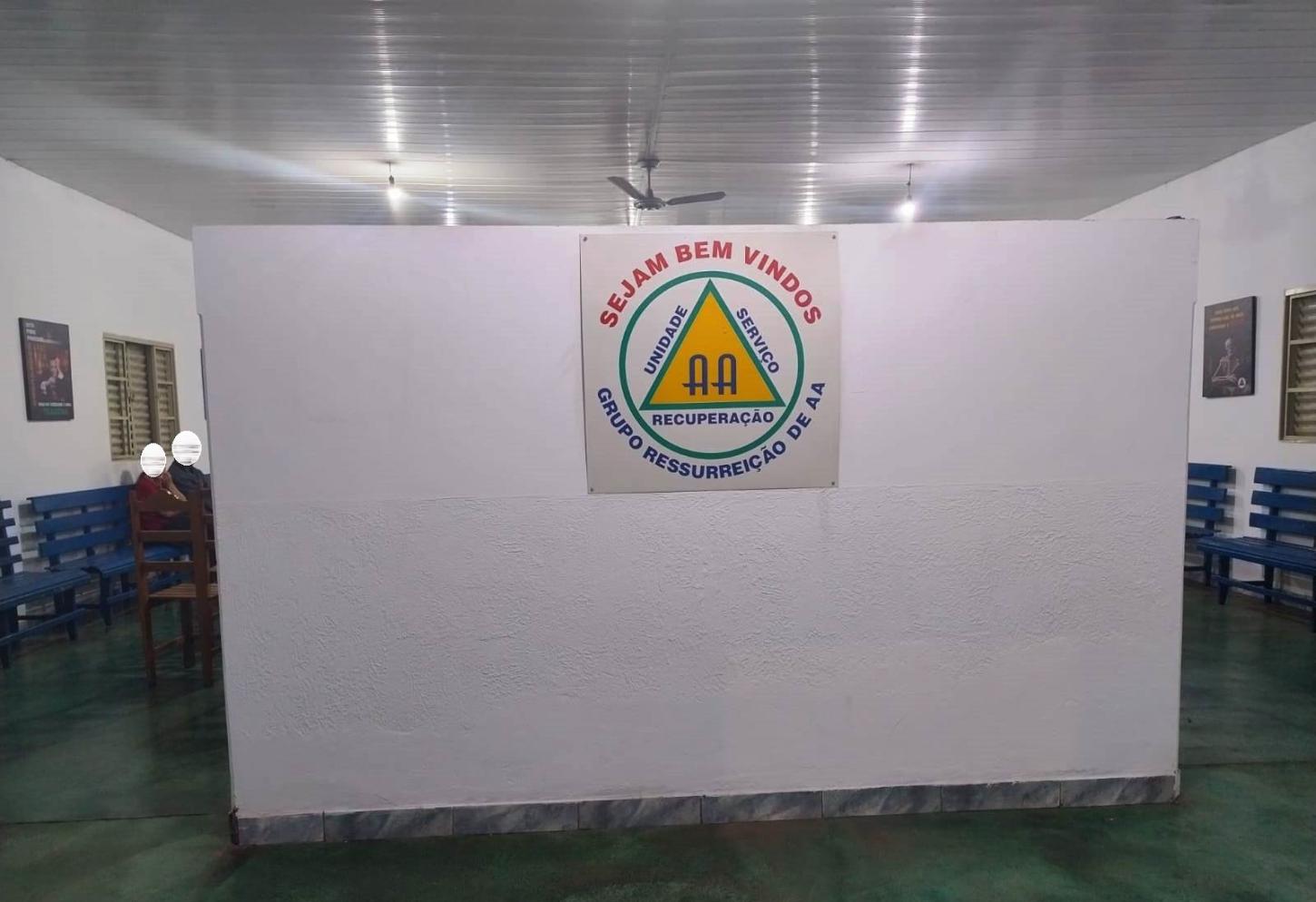 ALCOÓLICOS ANÔNIMOS DE VAZANTE TROCAM FICHAS DE MEMBROS COM DÉCADAS DE ABSTINÊNCIA