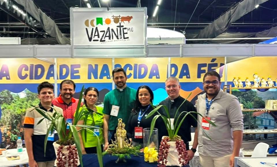 COMITIVA DE VAZANTE REPRESENTA MINAS GERAIS NA MAIOR FEIRA CATÓLICA DO MUNDO