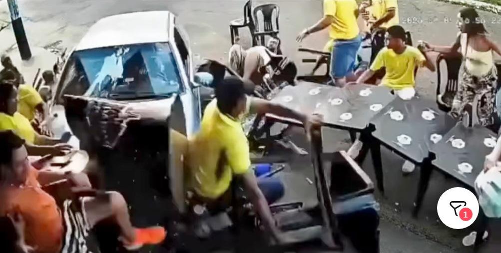 PATROCÍNIO: ADOLESCENTE ATROPELA GRUPO DE TORCEDORES QUE ASSISTIAM AO JOGO DO BRASIL