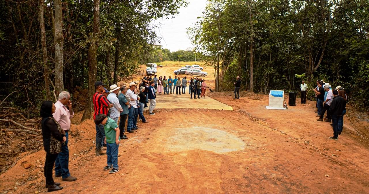 PREFEITURA DE VAZANTE INAUGURA NOVA PONTE SOBRE CÓRREGO NA COMUNIDADE DA CACHOEIRA