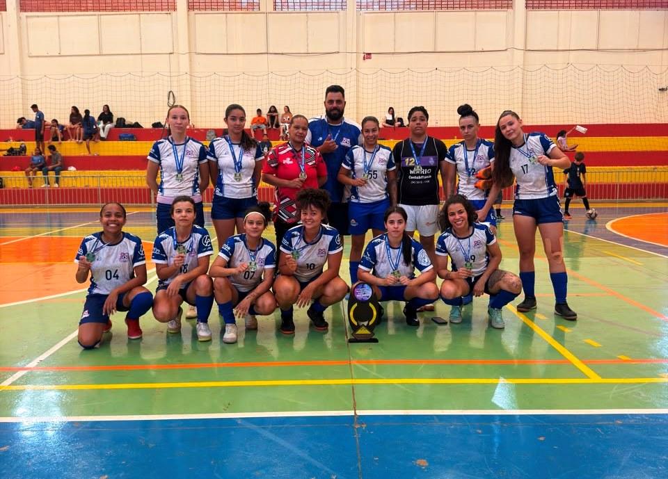 CAMPEONATO DE FUTSAL FEMININO REÚNE 10 CIDADES E MAIS DE 120 ATLETAS EM VAZANTE