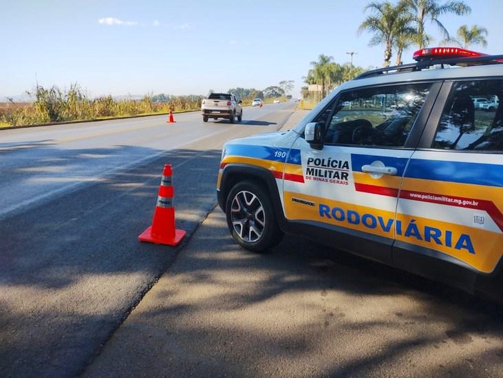POLÍCIA RODOVIÁRIA DE VAZANTE PRENDE HOMEM QUE AGREDIU E AMEAÇOU MULHER COM MACHADINHA